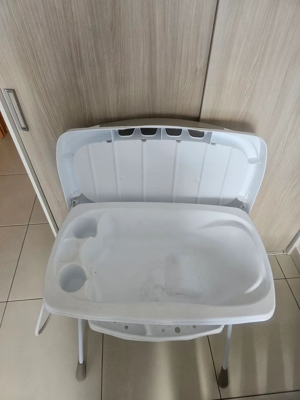 Banheira Com Trocador e suporte para bebês de 1 mes a 2 anos. Marca Galdezano - Foto 5