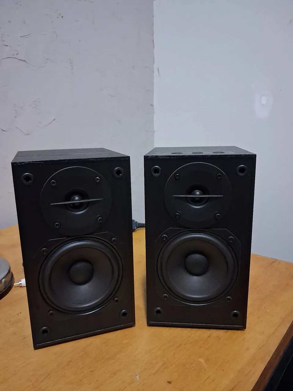 Caixas de Som Edifier R33BT Plus c/ Bluetooth