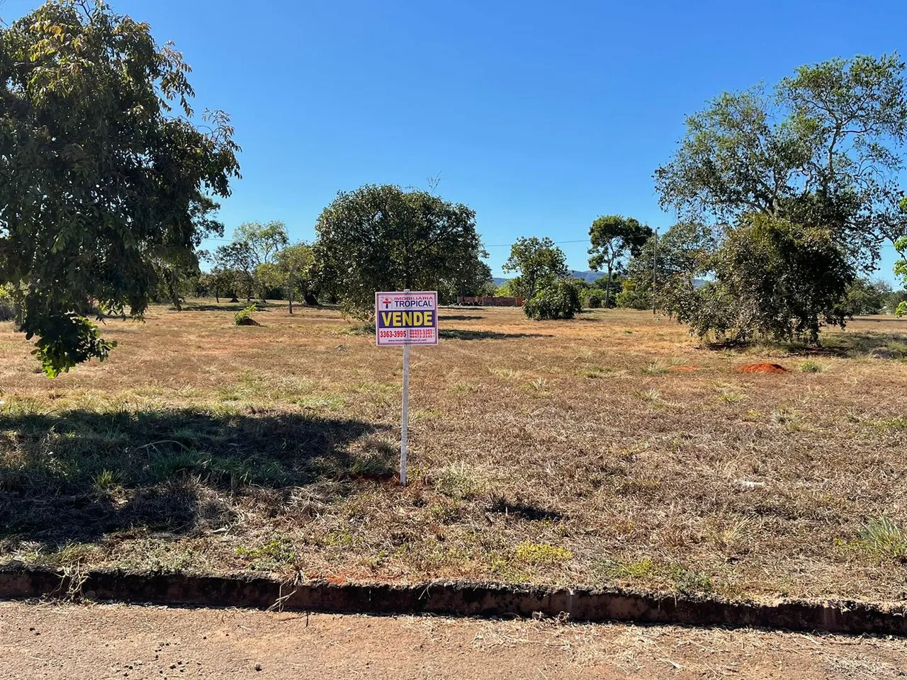 VENDE-SE LOTE DE 600M2 NO SETOR UNIVERSITARIO EM PORTO NACIONAL-TO.