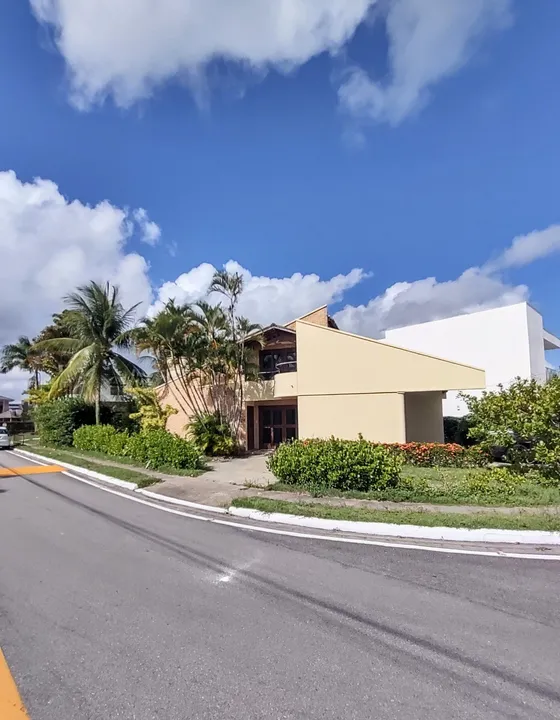 Excelente casa no condomínio Ômega com 04qtos, s/ 01ste, sala 03 ambientes, piscina, 04 vg