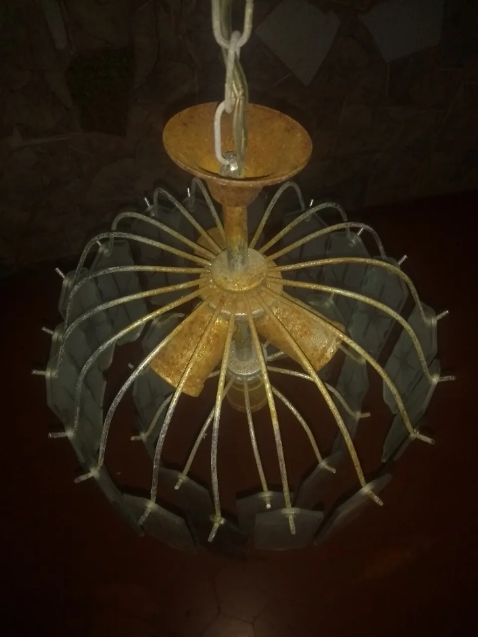 Lustre de vidro estilo gótica com abas vidros..