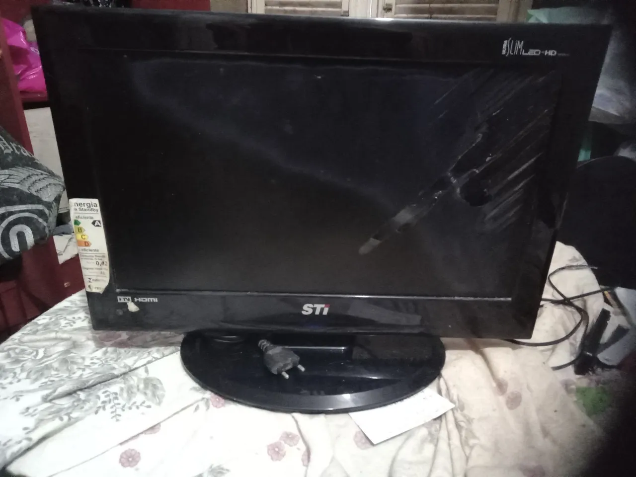 TV STI LED Slim HD retirada de peças