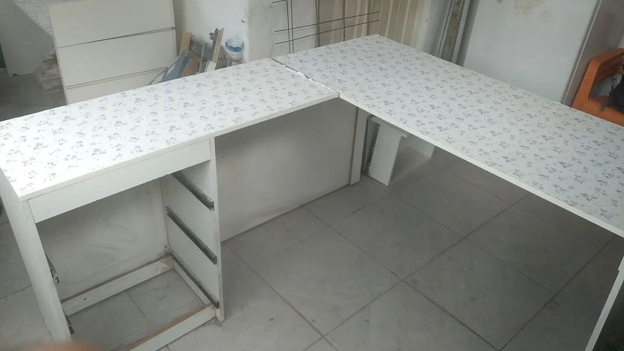 Mesa para nail design de unhas,  usada e com pequenas avarias  - Foto 3