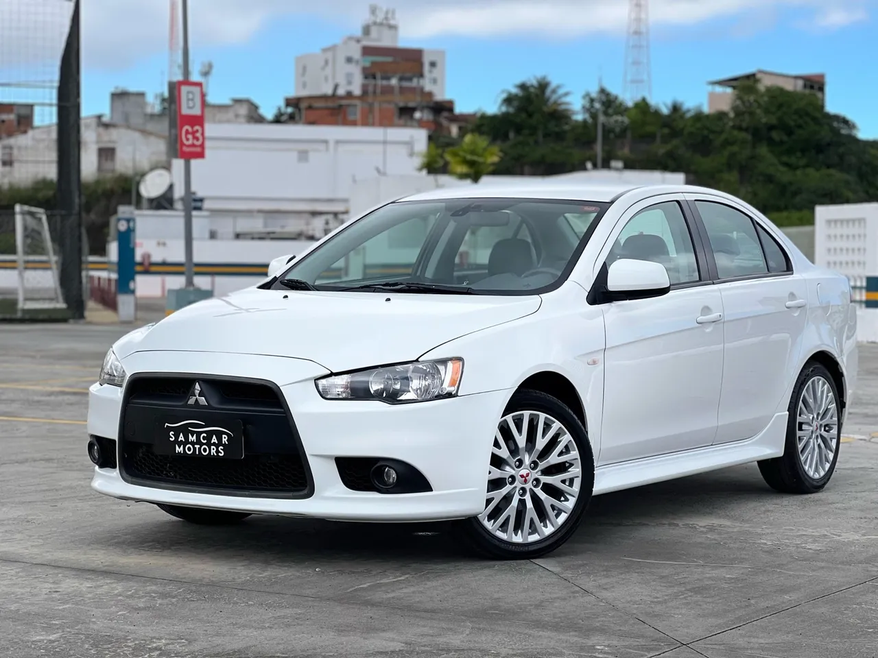 5 carros alto padrão baratos para quem quer sair do comum gastando pouco