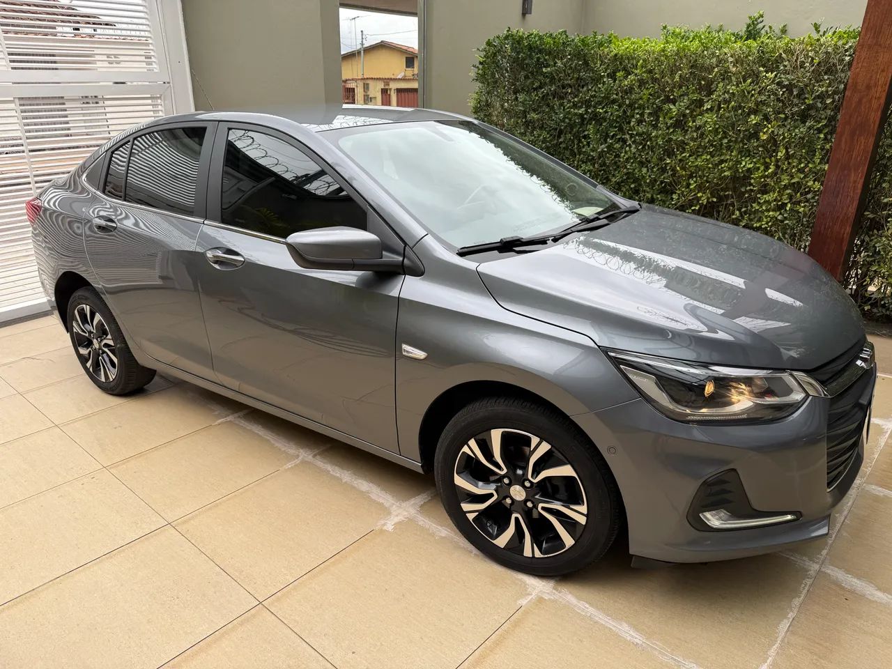 Chevrolet Onix Plus Premier 1.0 12V TB Flex Aut. 4P 2023 - Foto 2