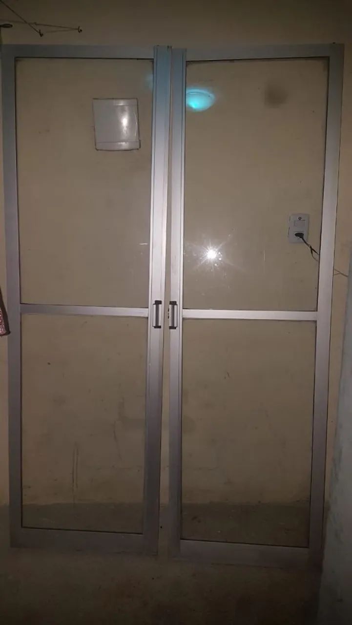 Porta de alumínio com vidro