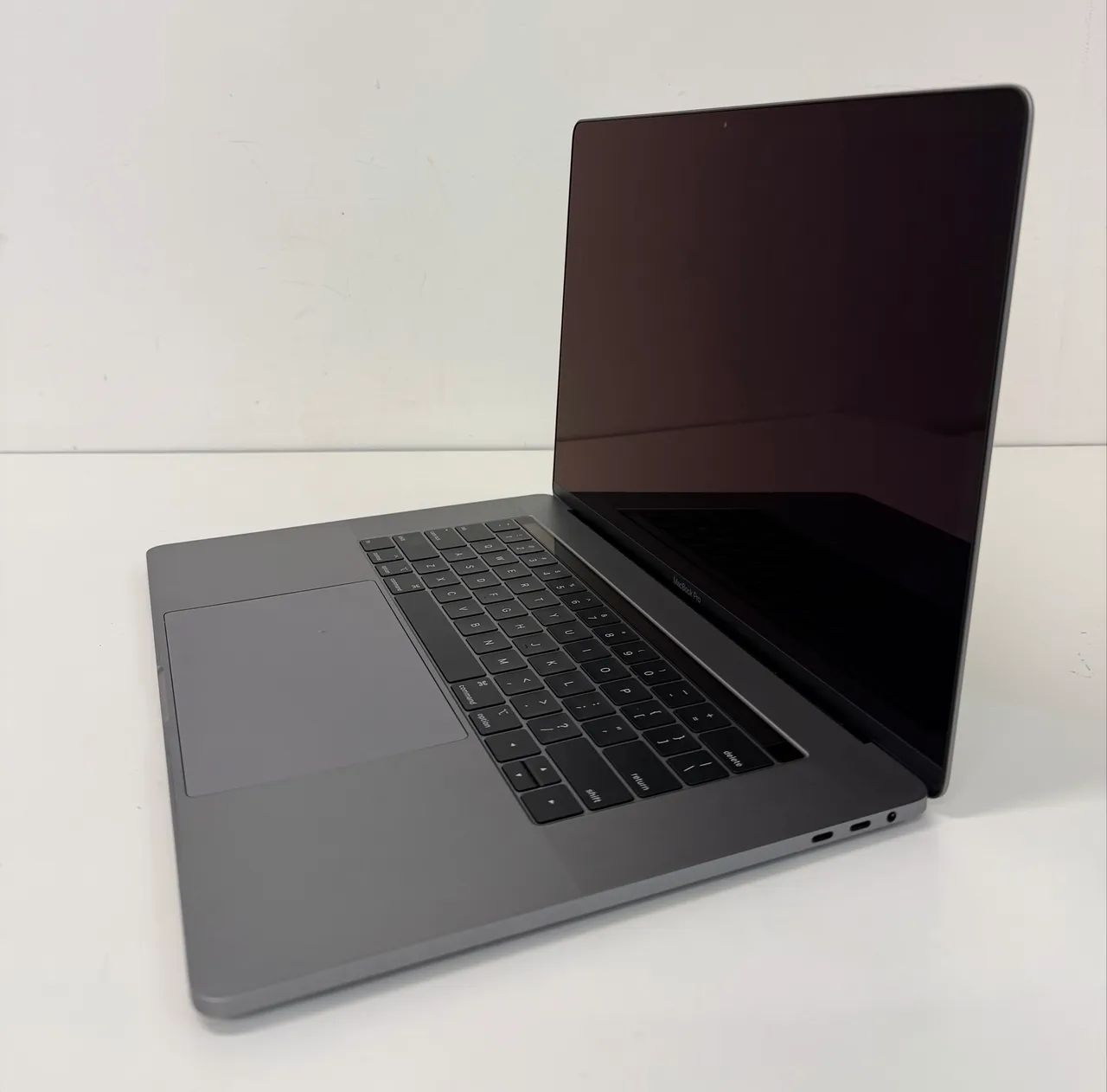 Macbook Pro 15' 2019 Intel i9 512Gb com placa Radeon Pro 560X