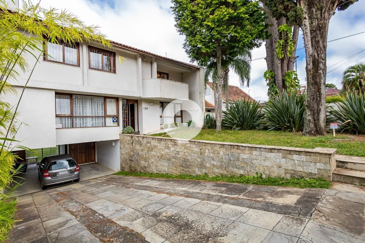 Casa com quintal maravilhoso no São Lourenço