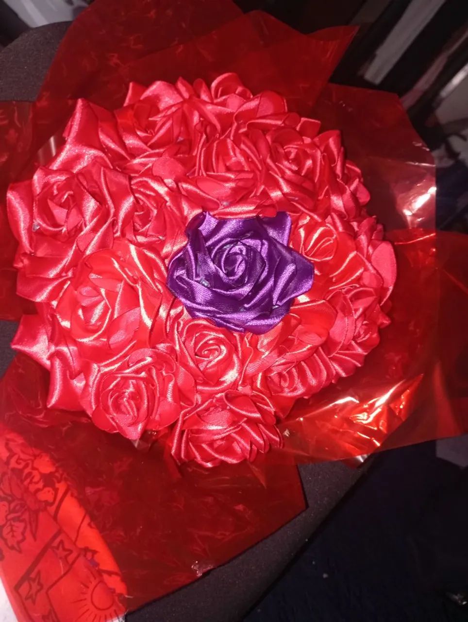 Faça buquê e rosas de cetim  - Foto 3