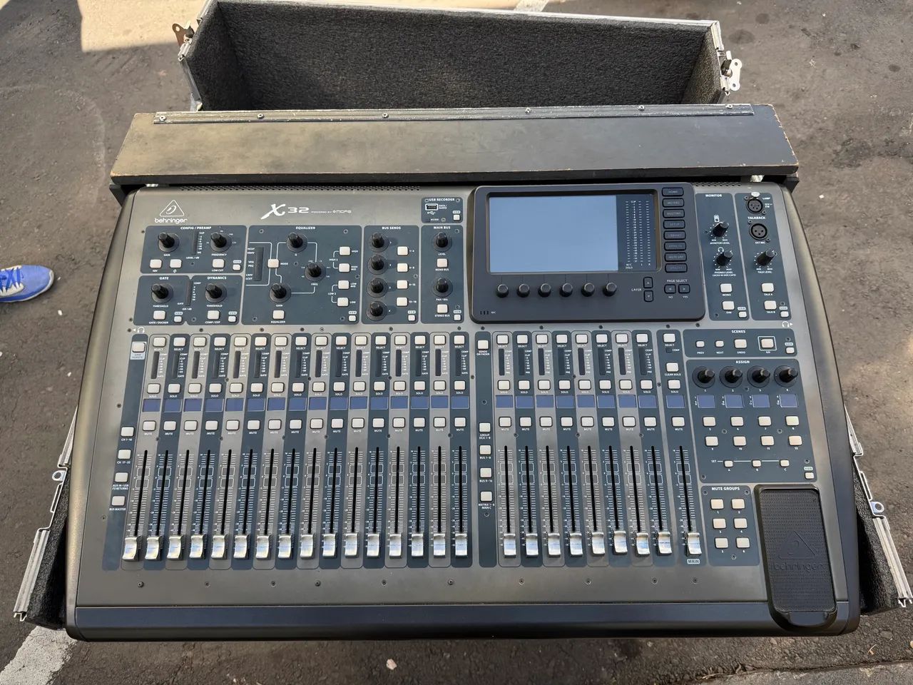 Mesa de som Beringer X32 Full Semi Nova 