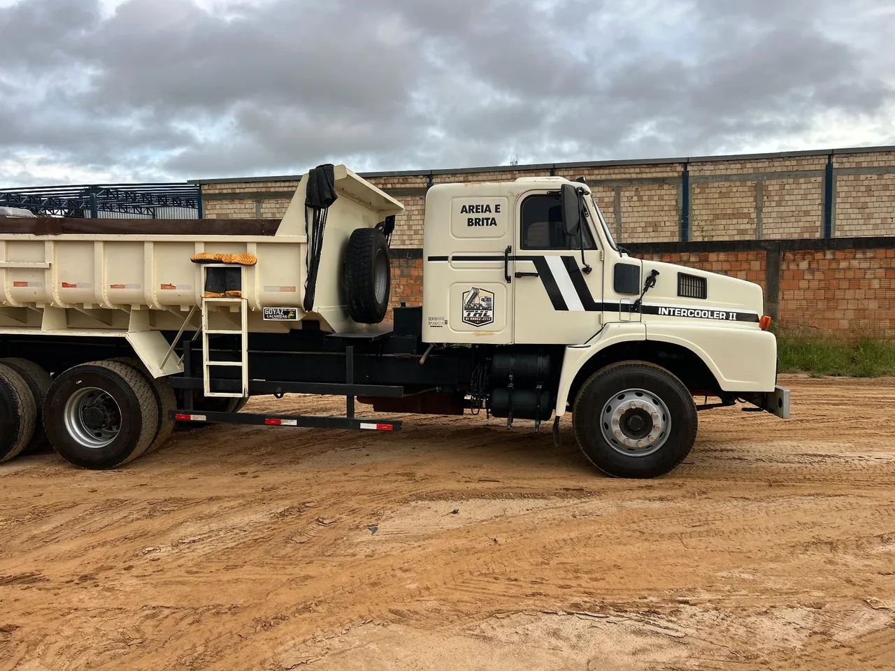 Volvo n10 XH intercooler caçamba