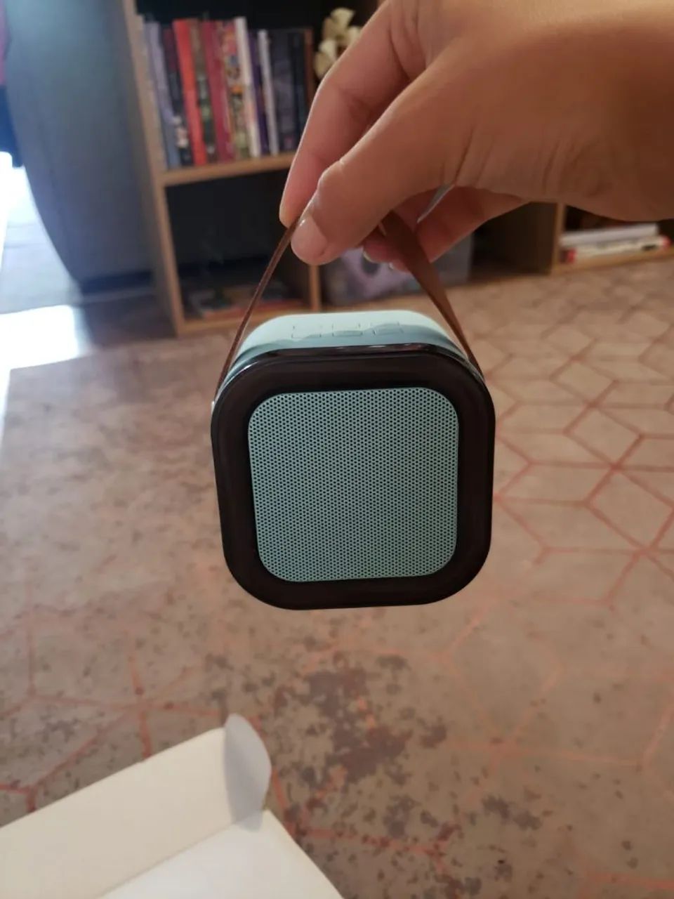 Mini microfone com mini caixa de som para karauke - Foto 3