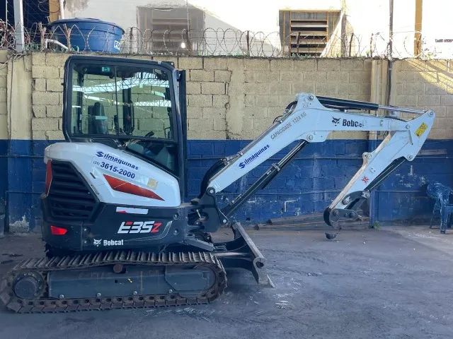 Miniescavadeira Bobcat E35z 2023 746.9hs Fechada+ar+est Aço