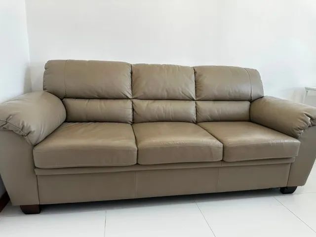 Sofá 3 Lugares 2,10m em Couro - Conforto e Elegância - Foto 4