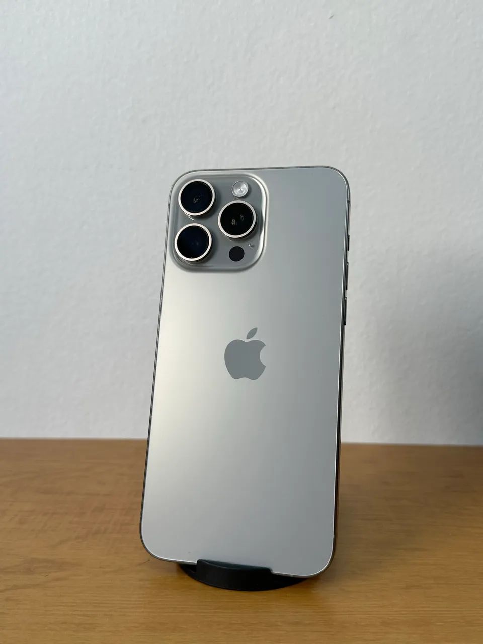 iPhone 15 Pro Max 256gb Cinza semi novo impecável - Celulares e