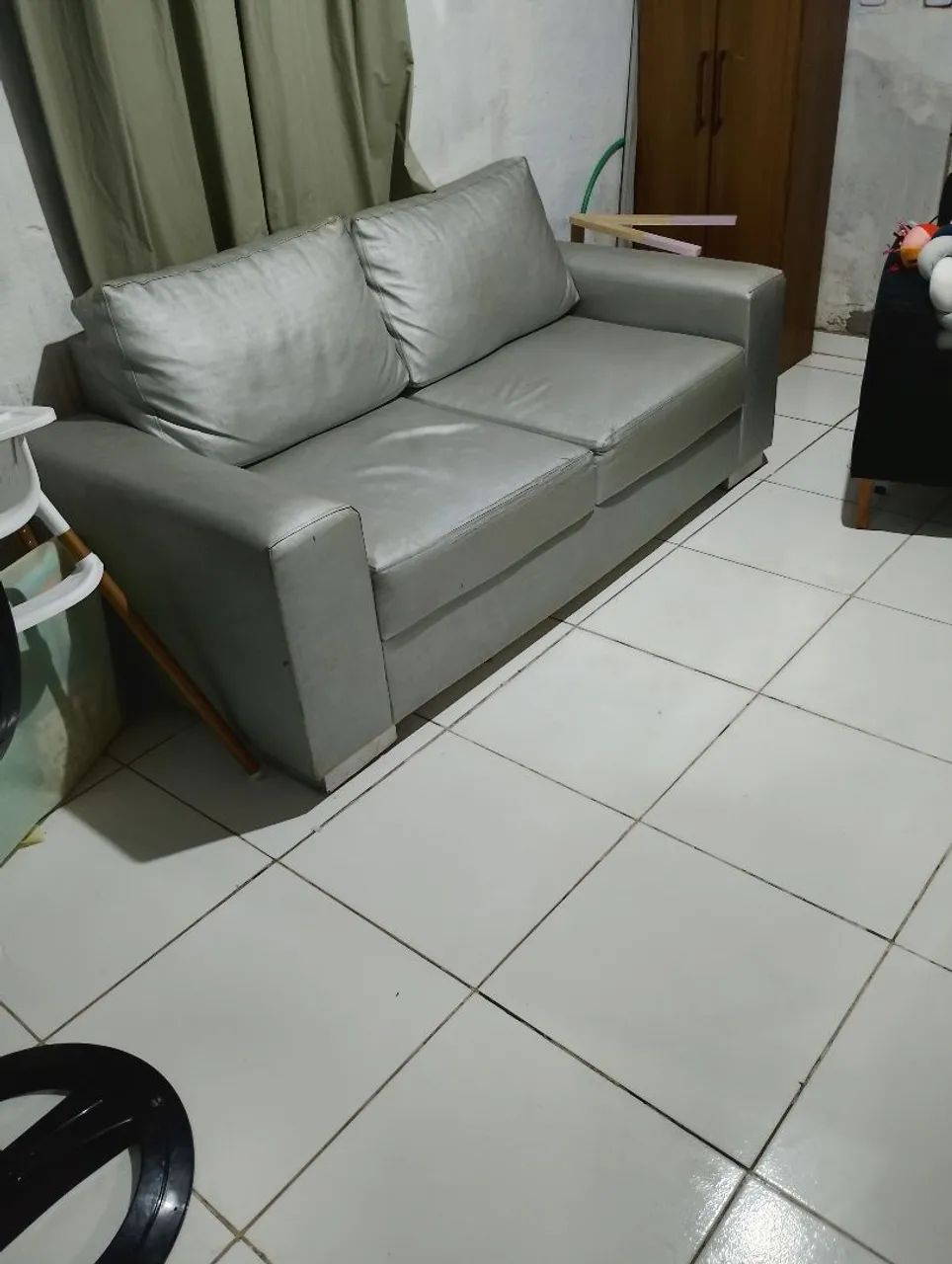 Sofá grande. Tecido Oxford de qualidade e conforto.