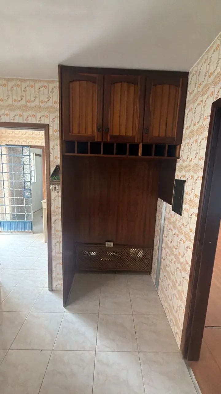 Guarda roupa usado madeira maciça - Foto 2