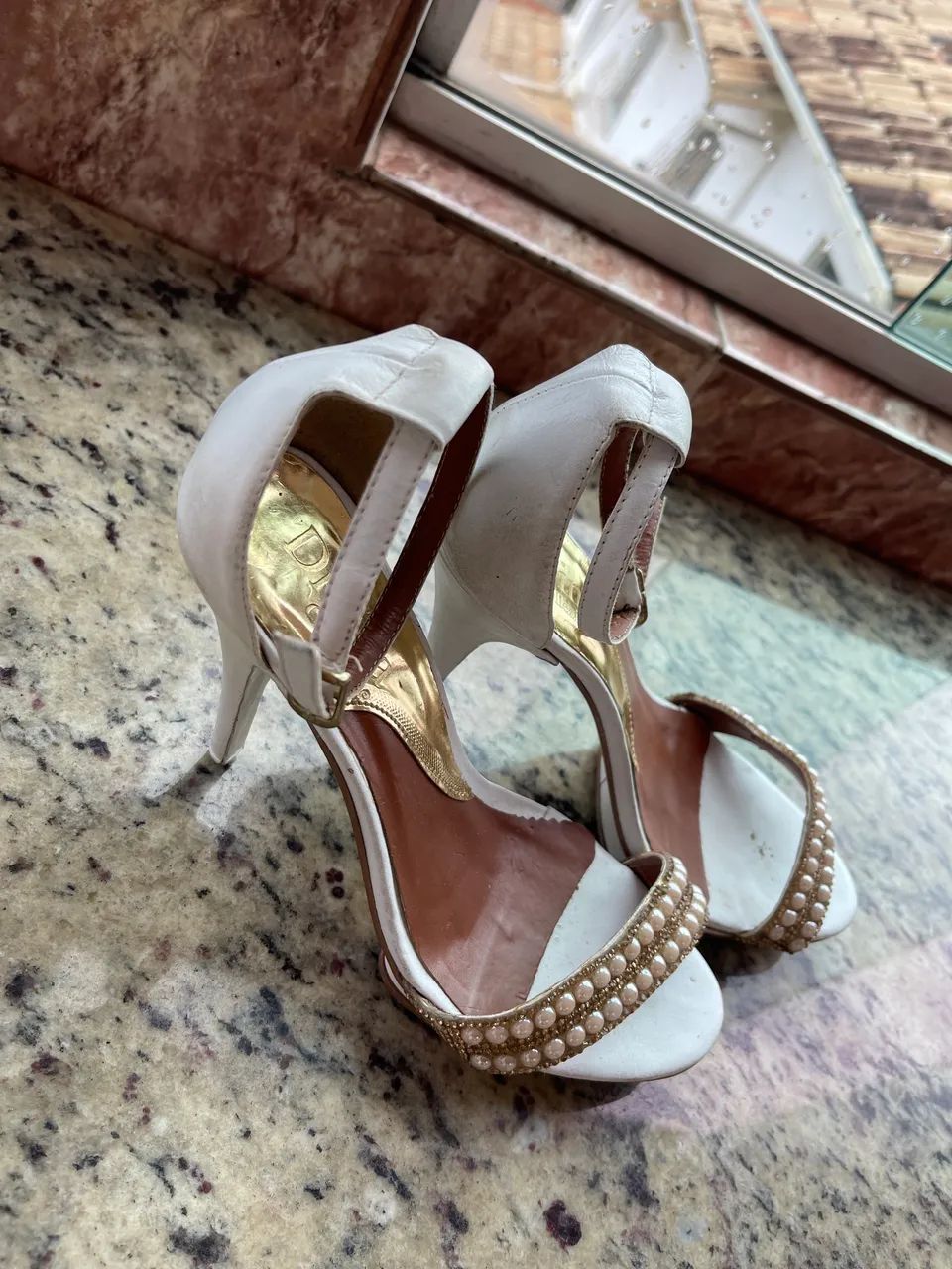 Sandália com aplicação encima  - Foto 3