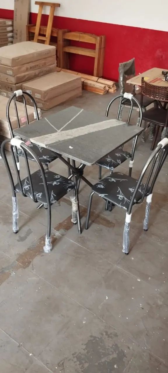 Mesa com 4 cadeiras  - Foto 2