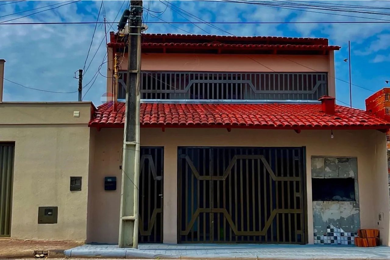 Sobrado Espaçoso, Confortável e Pronto para Morar!