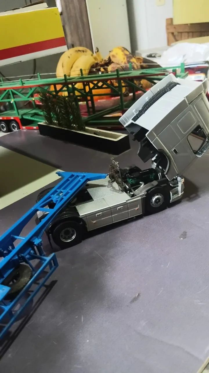 Miniatura  caminhão  Volvo 1/43 - Foto 2