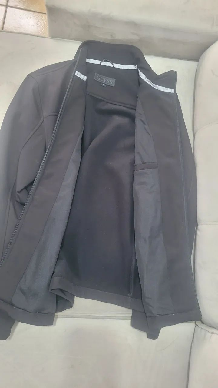JAQUETA GUESS ORIGINAL - SOFTSHELL - NOVA - TAM M (SEM CAPUZ) - Foto 2
