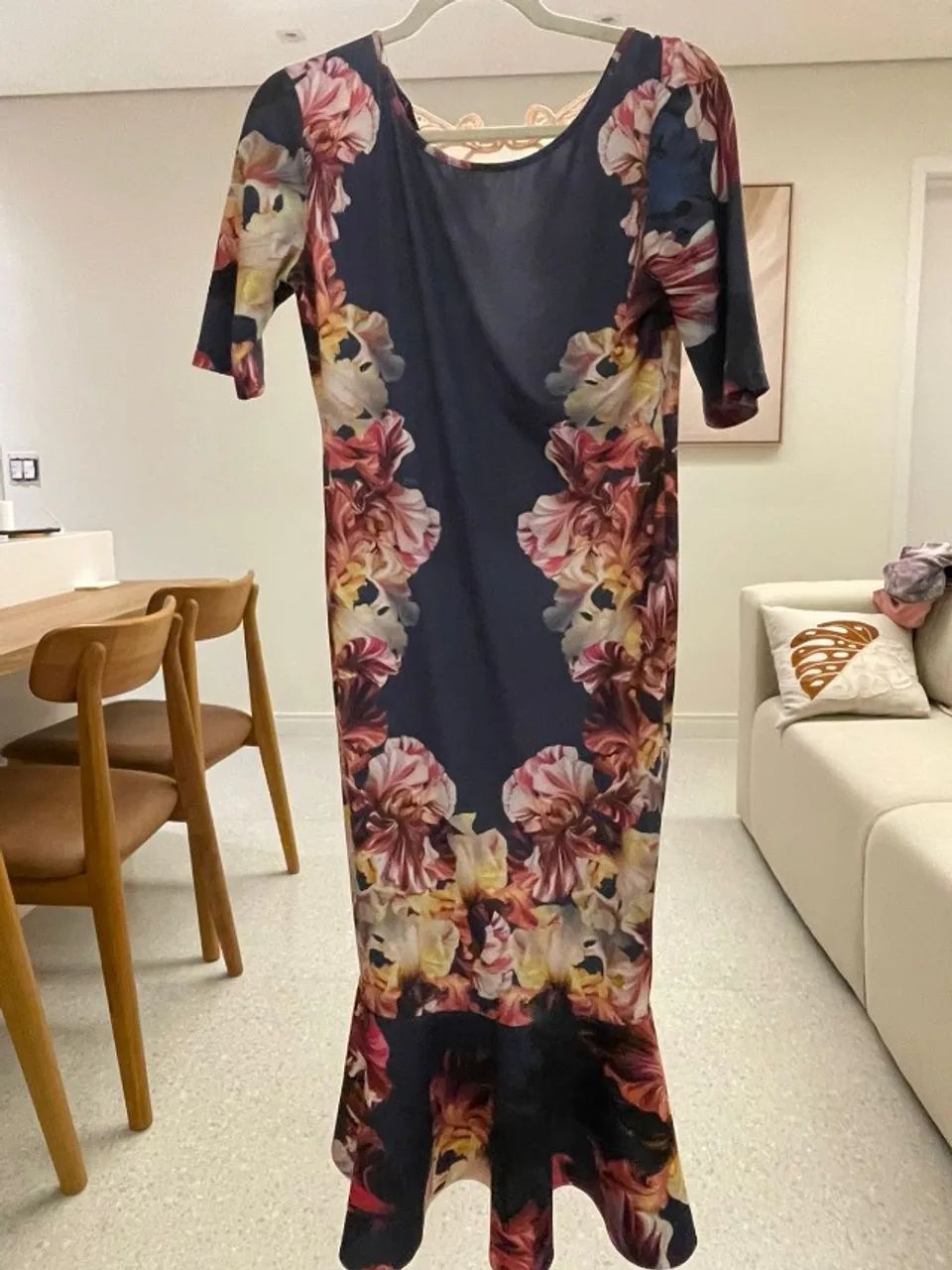 Vestido Floral Modela o Corpo - Foto 4