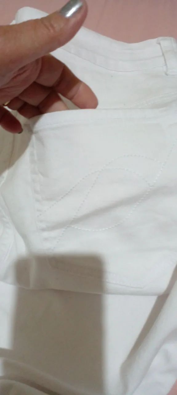 Calça branca com laycra semi nova 44 - Foto 5
