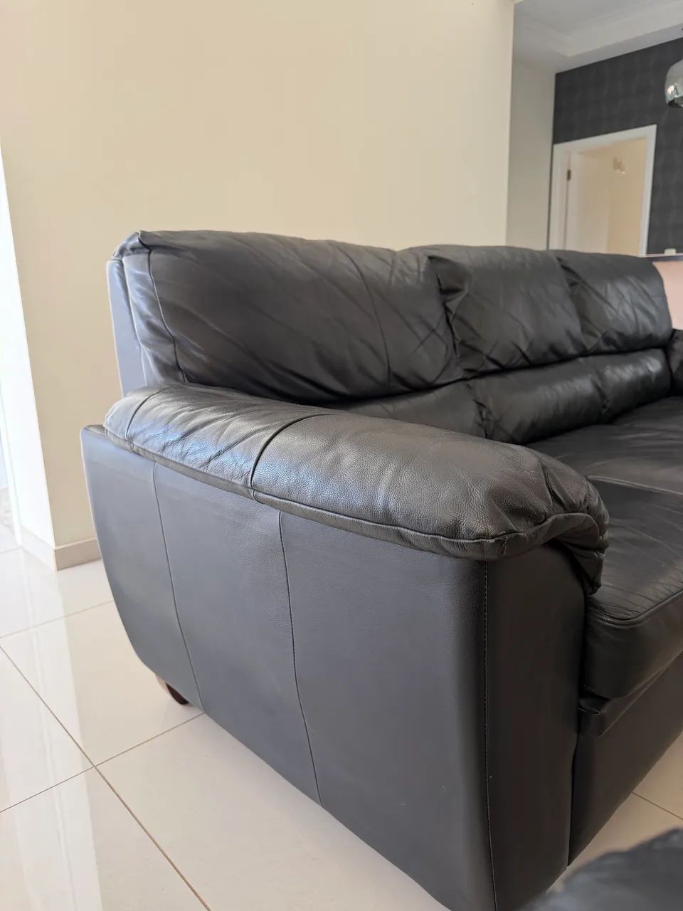 Vendo sofá de couro legítimo  - Foto 4