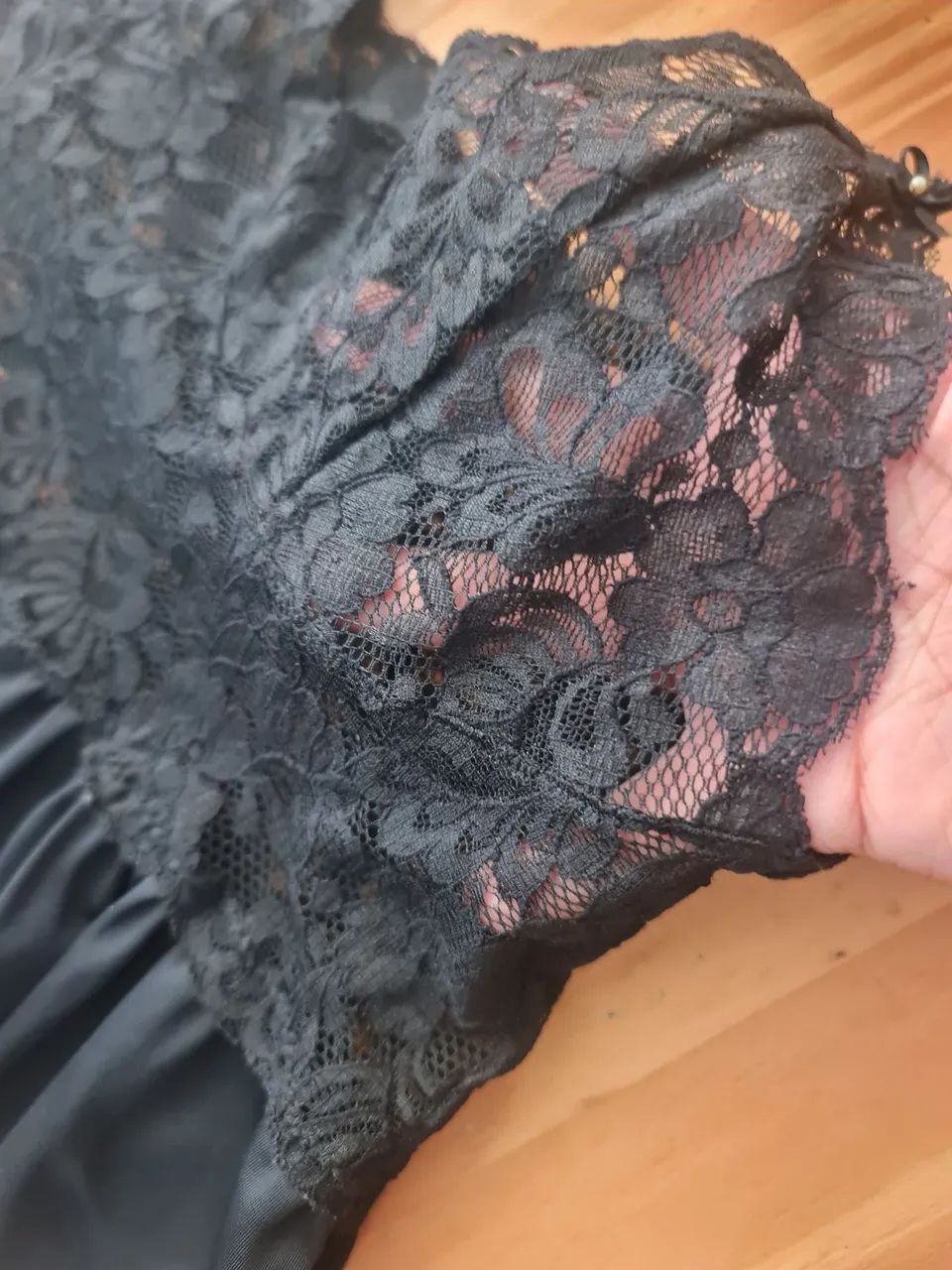camisola preta com renda tamanho m - Foto 3