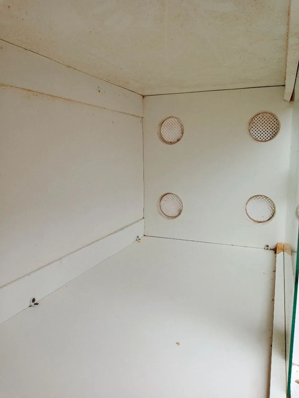 Terrário planejado com portas de vidro 