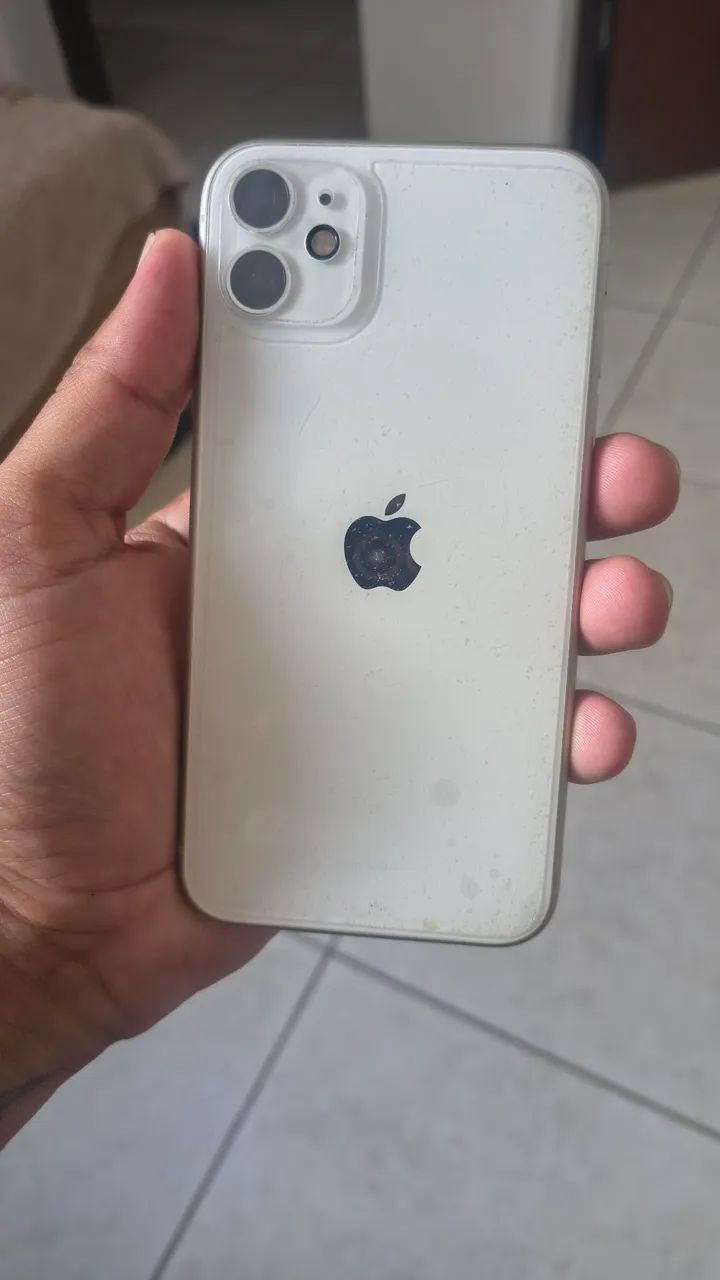 iPhone 11 branco 750 reais - Foto 3