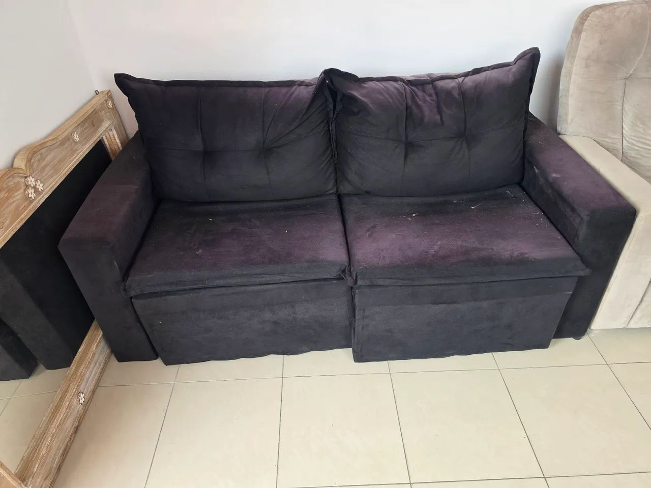 Vendo dois Sofás 2 Lugares, sendo um retrátil  - Foto 2