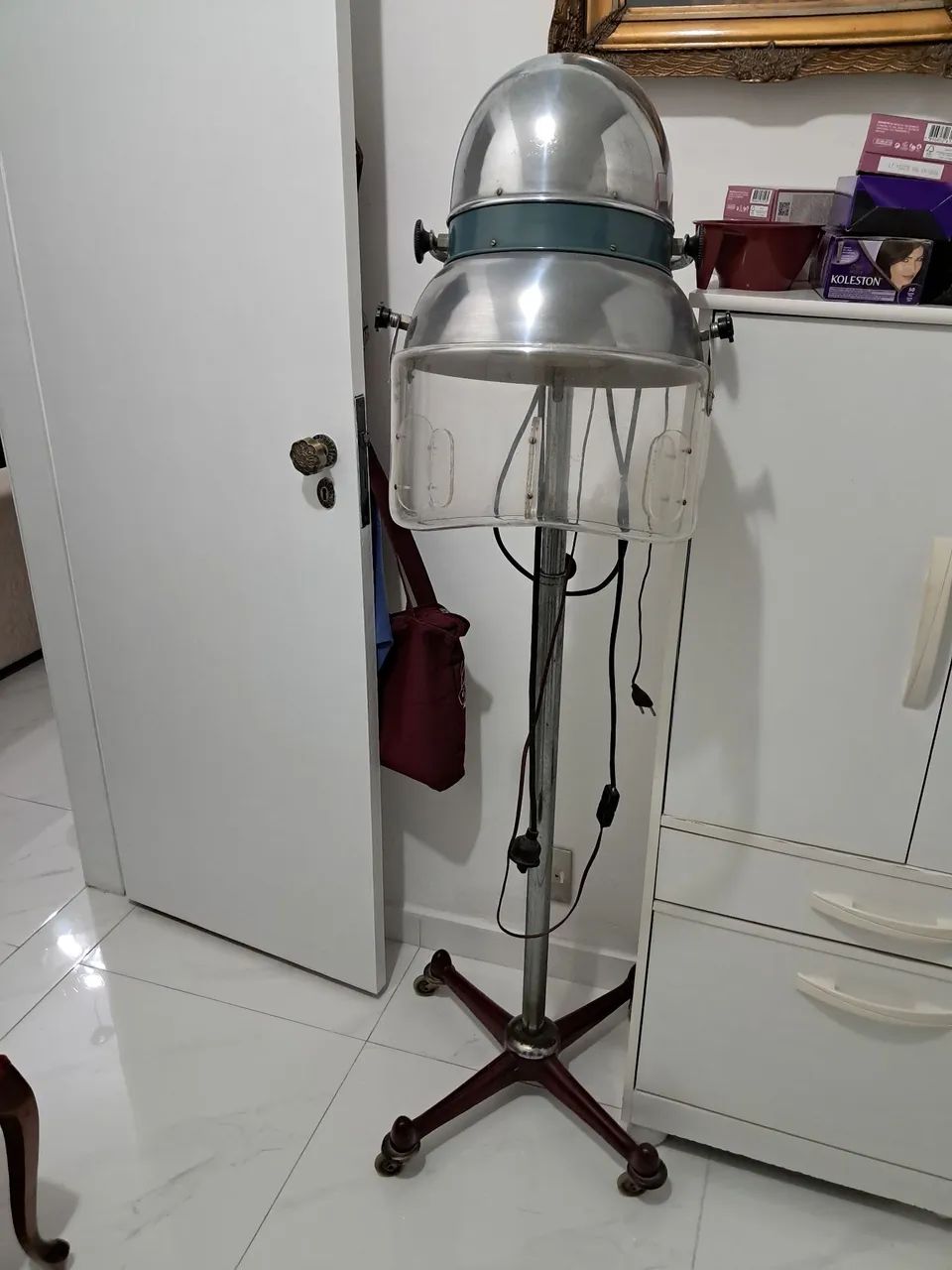 Secadora de cabelo em pé 