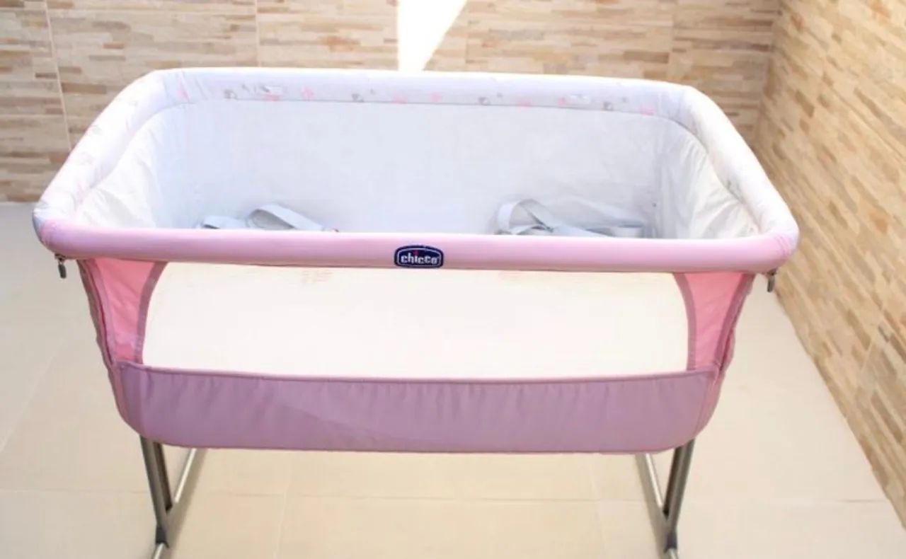 Berço acoplado marca Chicco  - Foto 4
