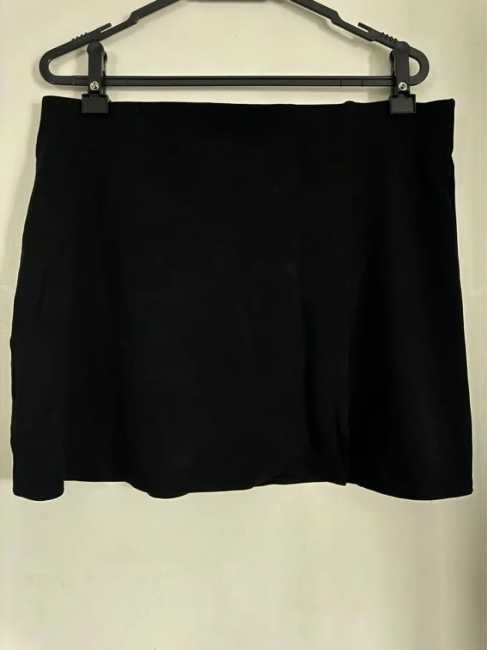 Saia preta com elastano marca H&M nova G - Foto 2