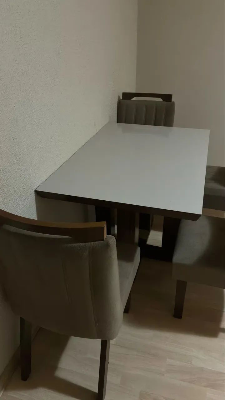 Mesa de Jantar tampo de vidro 4 cadeiras