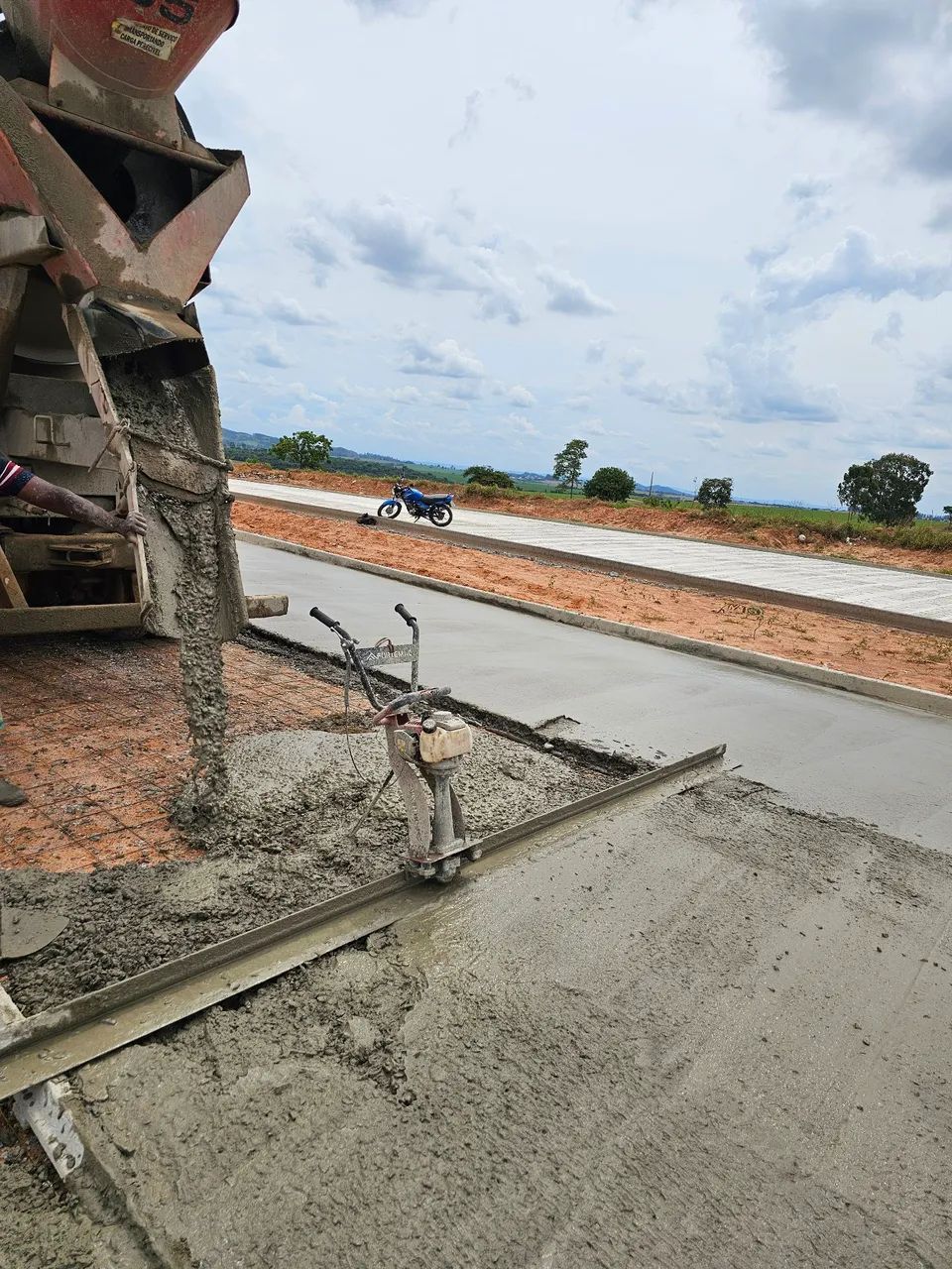 FORD CARGO- 2425 TRAÇADO( 8M3 BET)/MOTOR CUMIS/ OTIMO P/ CAÇAMBA TB! PREÇO R$175 Mil troco - Foto 3