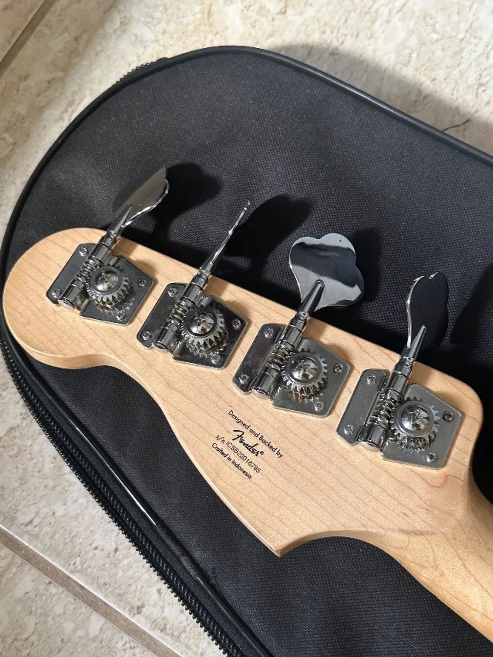 Baixo 4 Cordas Fender Squier Affinity Series® Precision Bass® PJ