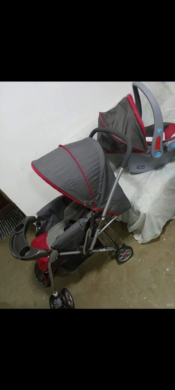 Carrinho de bebê e bebe conforto