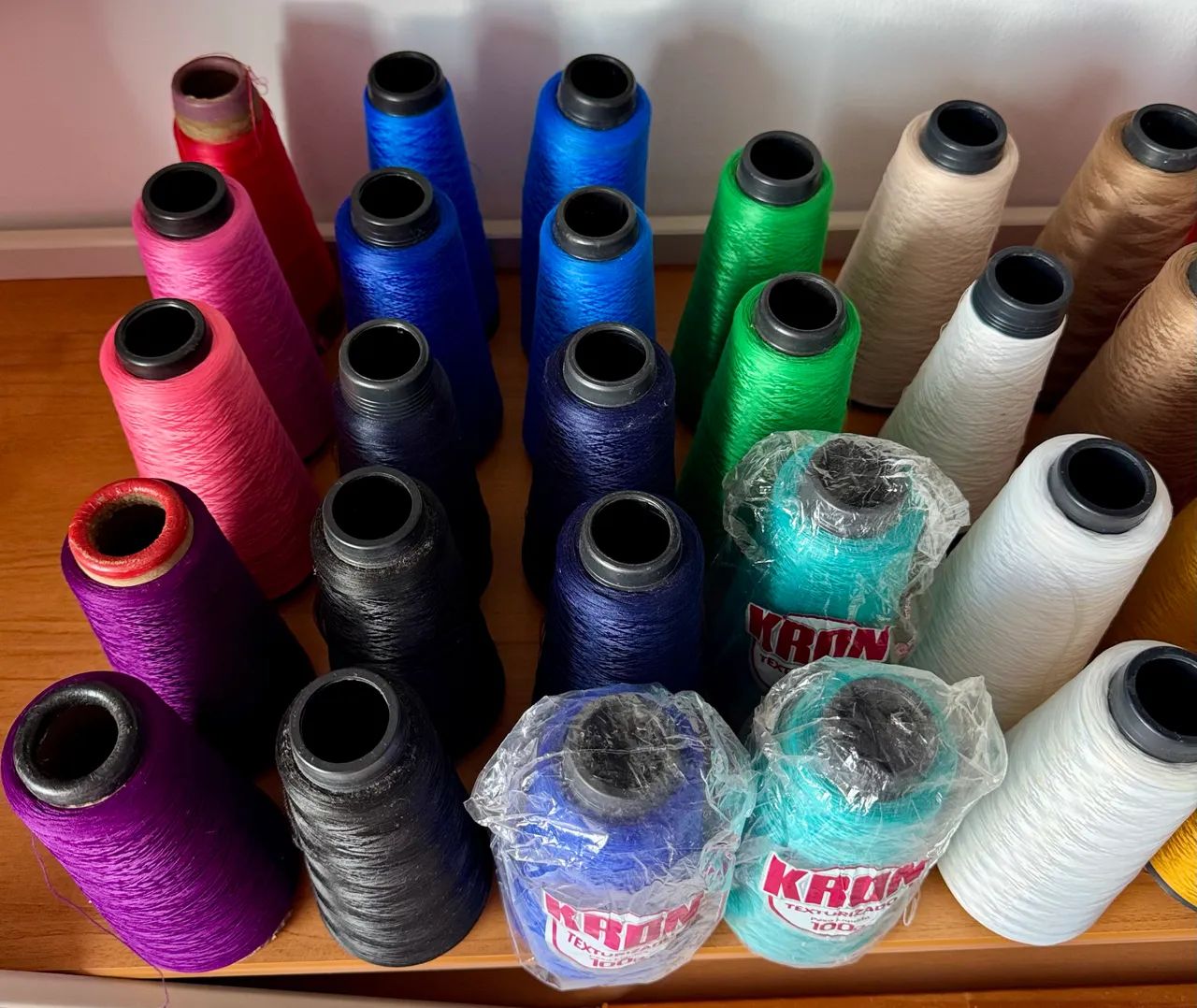 Fio para Overloque Kron várias cores - Foto 3
