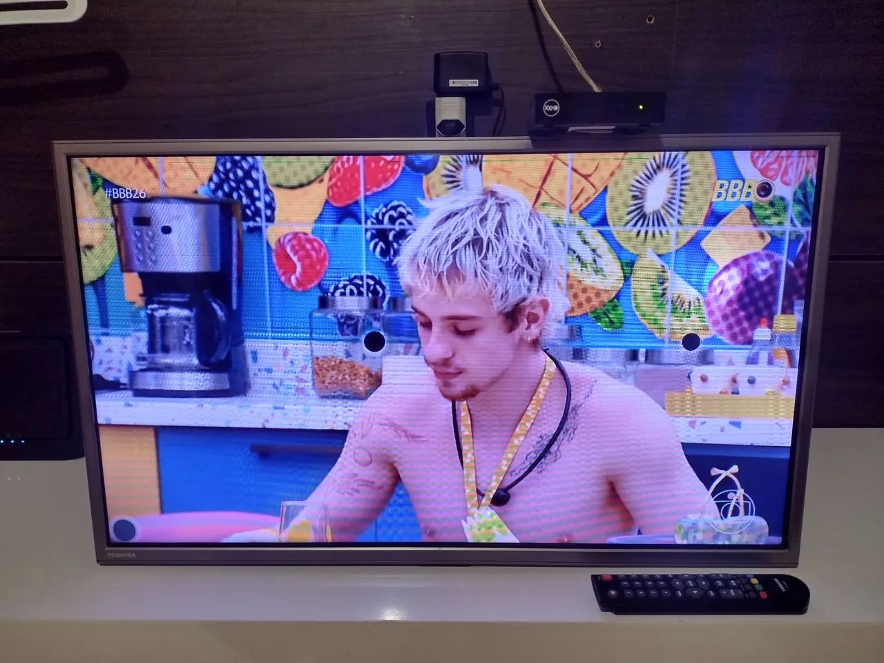 Entrego TV 32polegadas com controle Detalhe na tela 422080275284633602