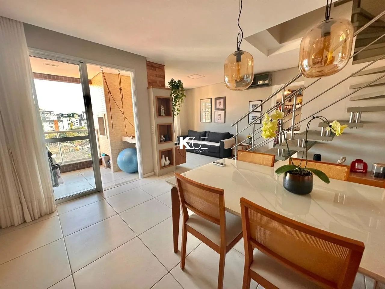 Duplex de 3 dormitórios em Coqueiros - Foto 2