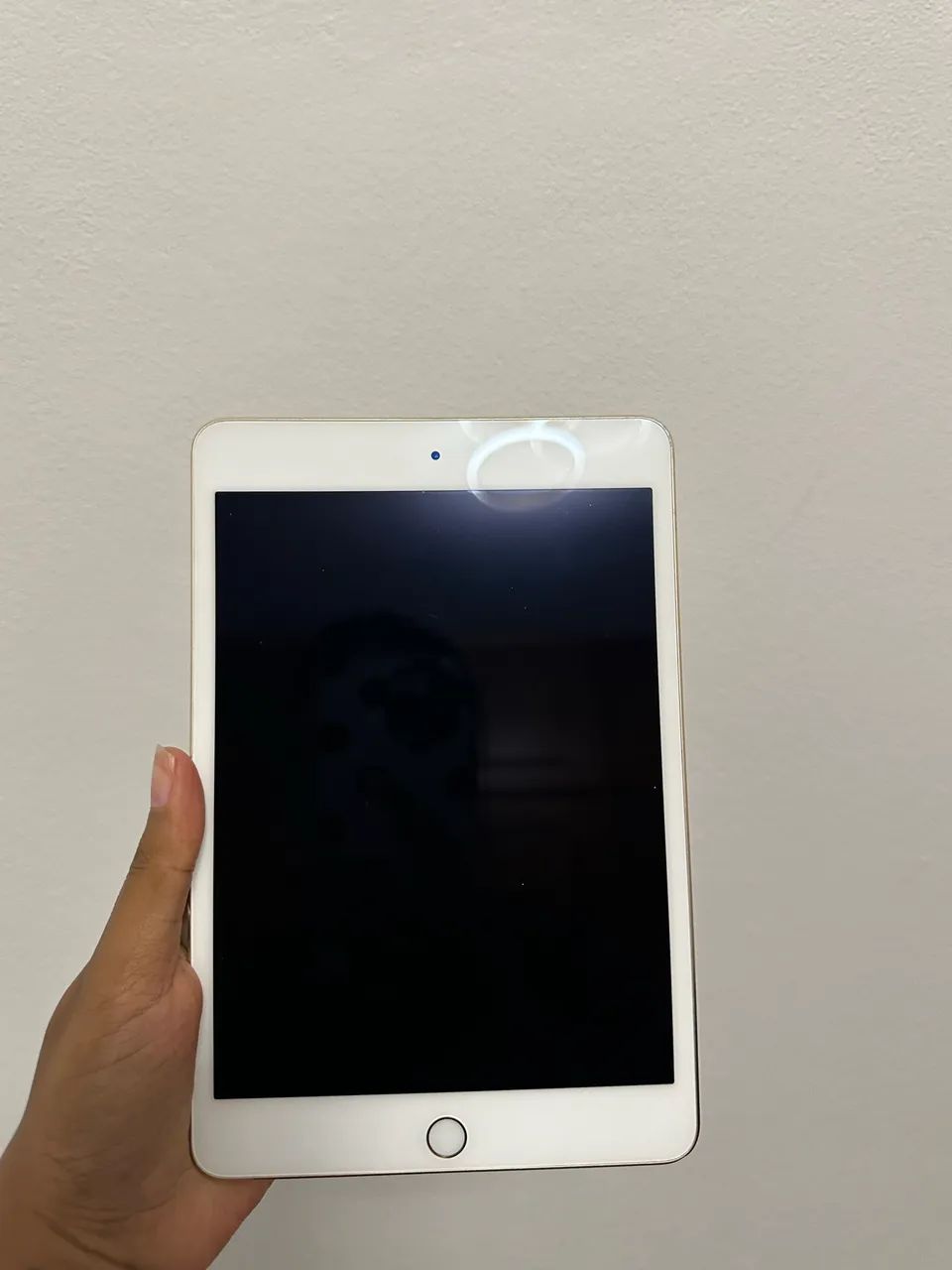 iPad mini 4, 128gb, dourado. 