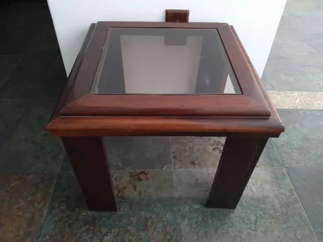 Mesa de canto de madeira