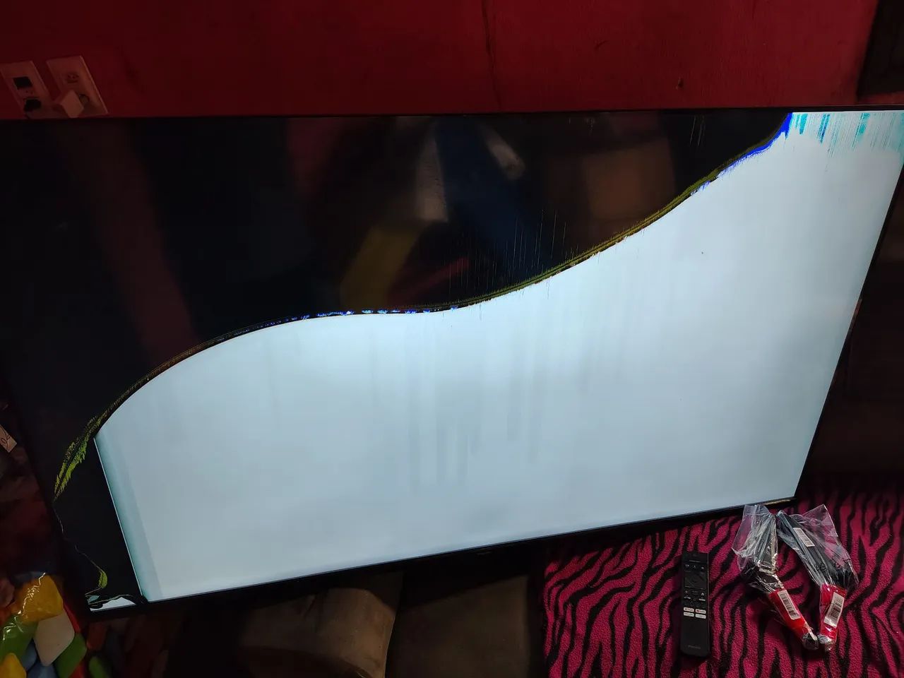 Tv Philips 58 polegadas com a tela quebrada nova menos de um ano  - Foto 2