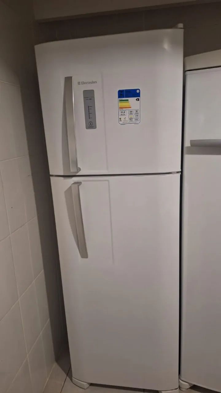 Geladeira Eletrolux com freezer