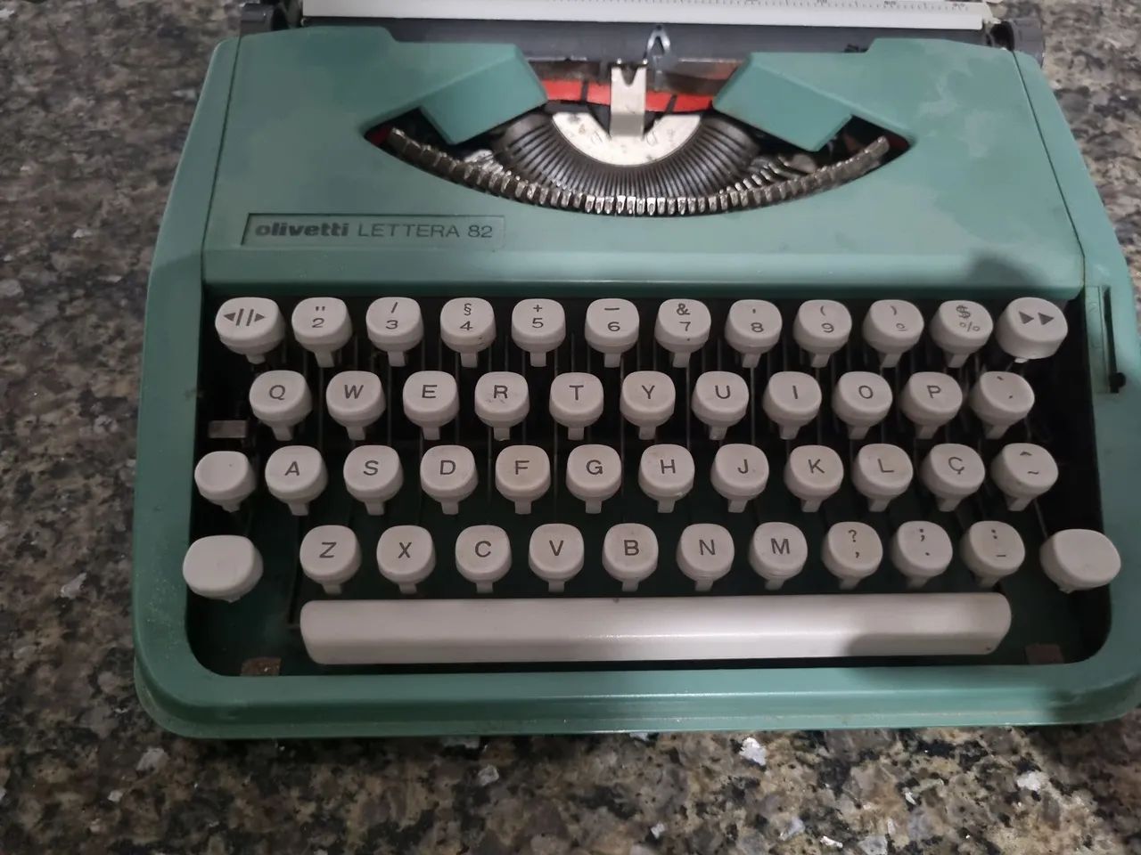 Máquina de escrever Olivetti para colecionadores  funciona perfeitamente - Foto 3