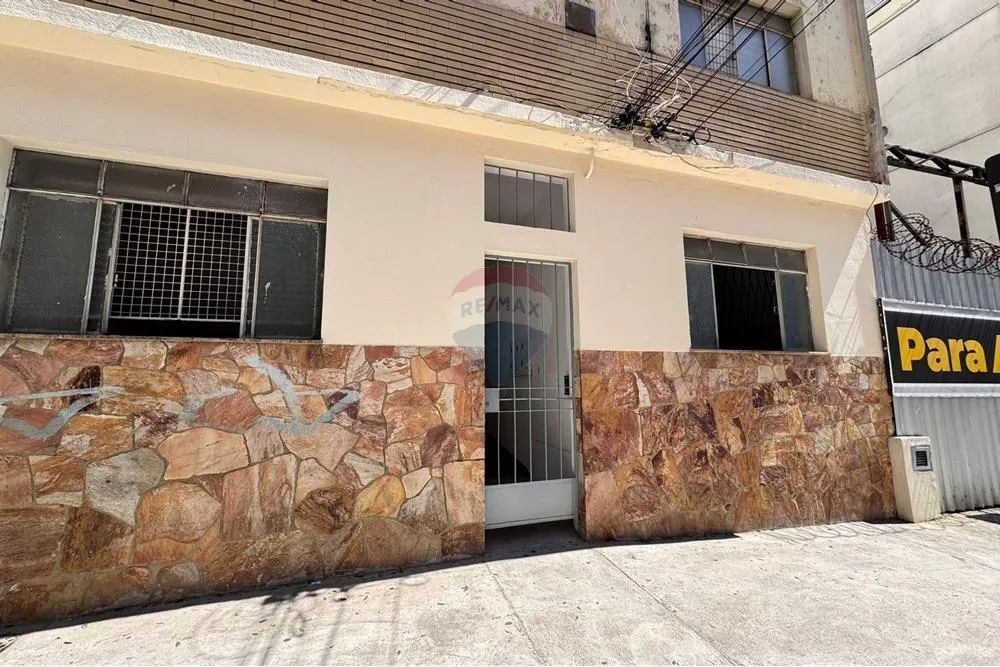 Ponto Comercial Amplo com Espaços Flexíveis para Diversos Tipos de Negócios no Centro, Gra