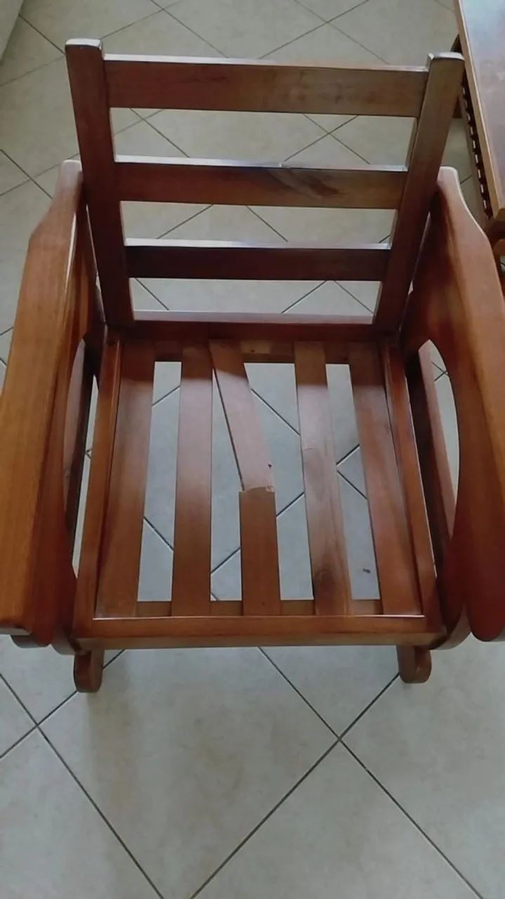 Vendo poltronas de madeira maciça  - Foto 2